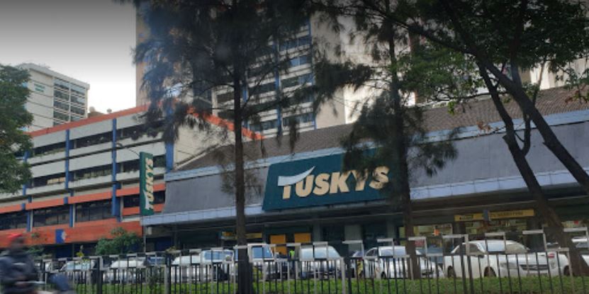 Tuskys Staffer Pulls Out Knife at Cashier, Steals Sh320k