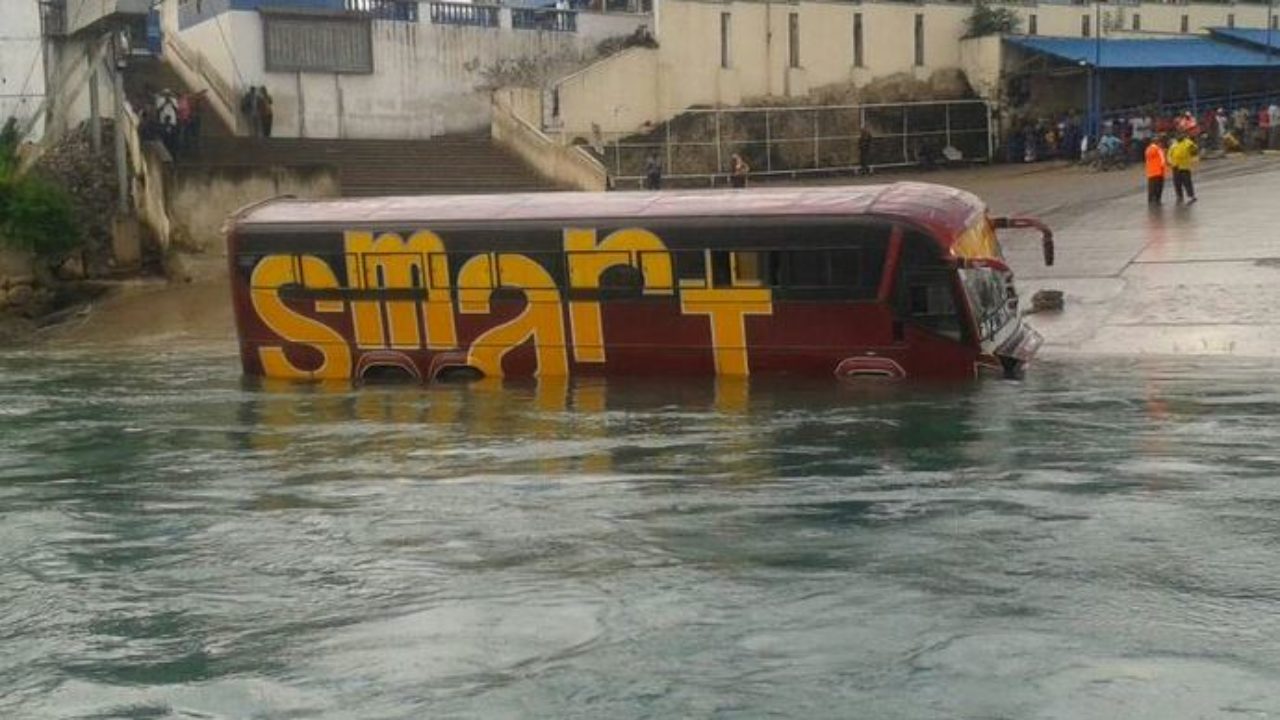 Photos Bus Plunges Into Indian Ocean At Likoni Ferry