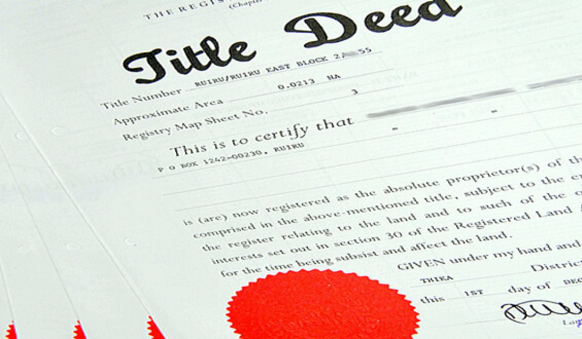 How many names are allowed on a title deed in Kenya?