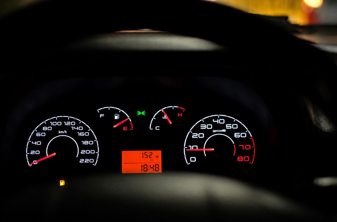 fotorech-car-dashboard-2667434